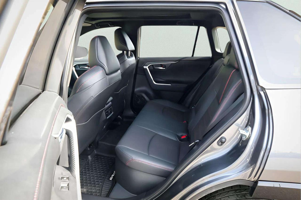 2025 Toyota RAV4 Plug-In Hybrid :Tech Pkg, Sunroof, Htd/Cool Seats Photo