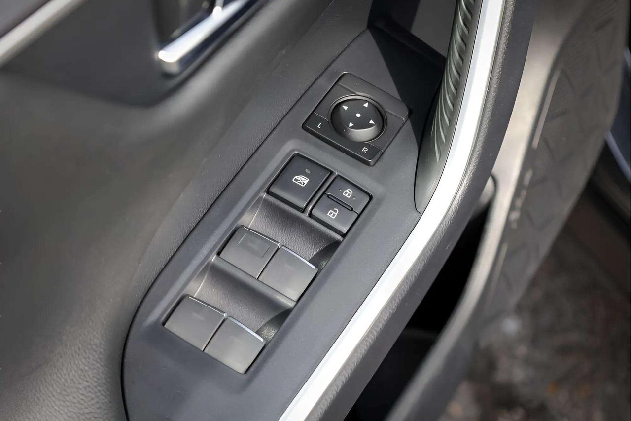 2025 Toyota RAV4 Plug-In Hybrid :Tech Pkg, Sunroof, Htd/Cool Seats Photo