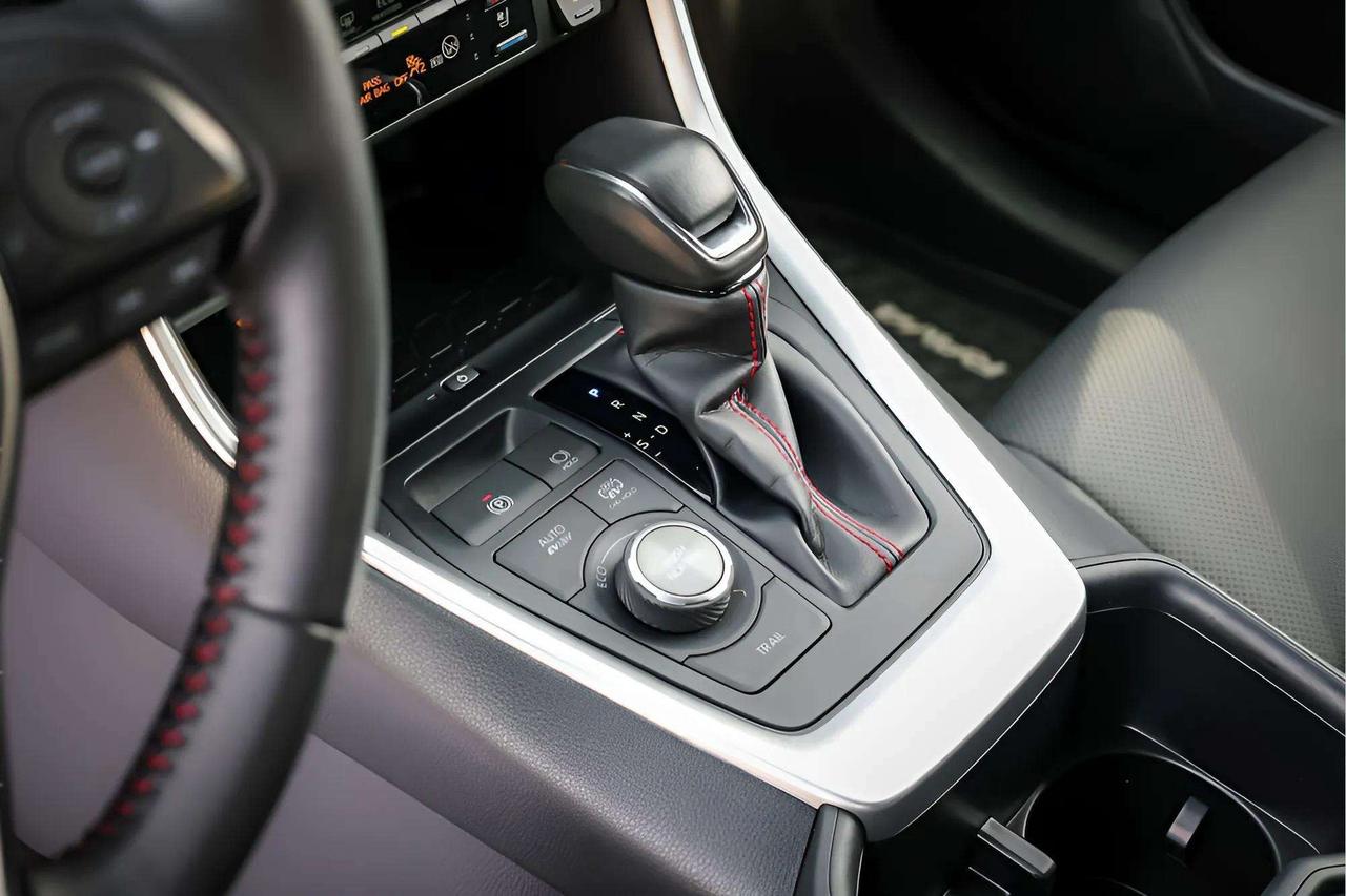 2025 Toyota RAV4 Plug-In Hybrid :Tech Pkg, Sunroof, Htd/Cool Seats Photo