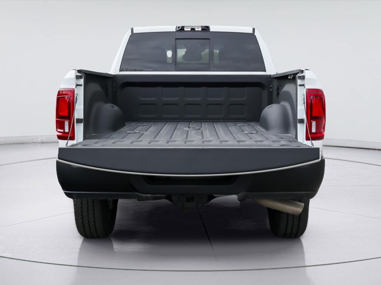 2026 RAM 2500 Cummins Diesel, Leather, Navi, Heated Seats Photo