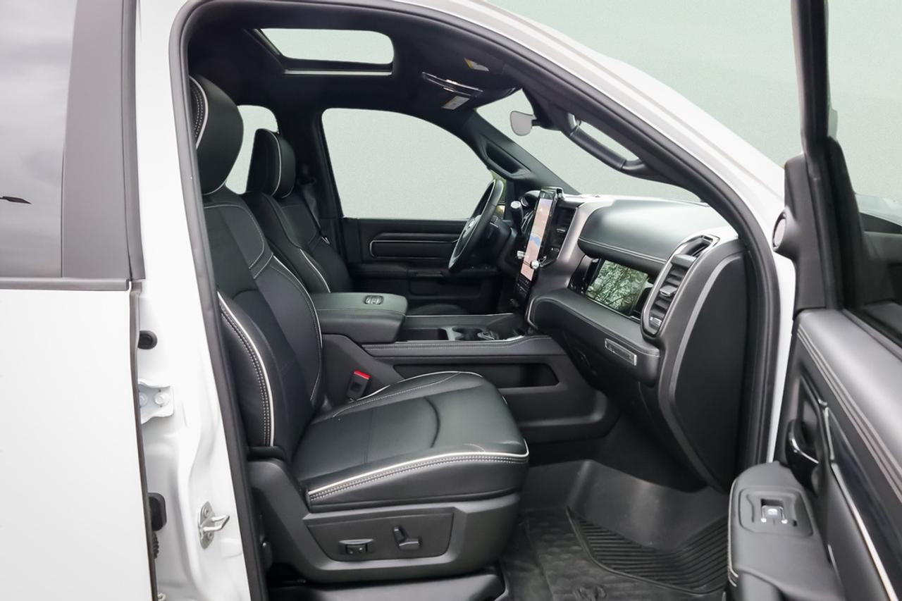 2026 RAM 2500 Cummins Diesel, Leather, Navi, Heated Seats Photo