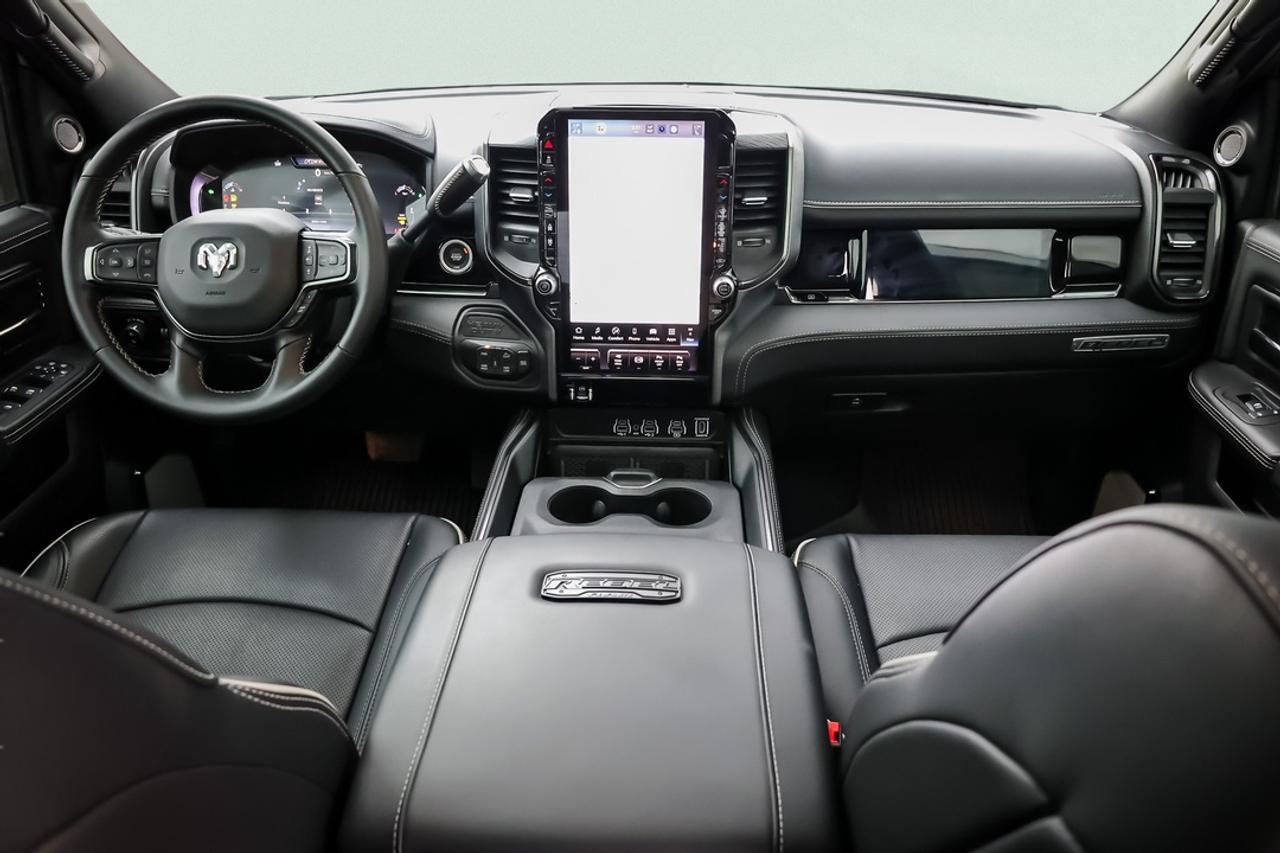 2026 RAM 2500 Cummins Diesel, Leather, Navi, Heated Seats Photo