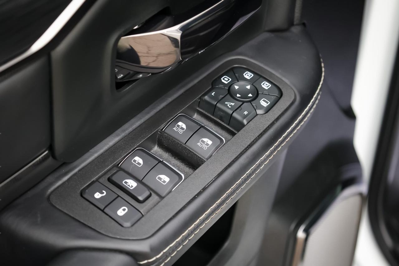 2026 RAM 2500 Cummins Diesel, Leather, Navi, Heated Seats Photo