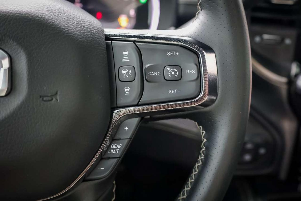 2026 RAM 2500 Cummins Diesel, Leather, Navi, Heated Seats Photo