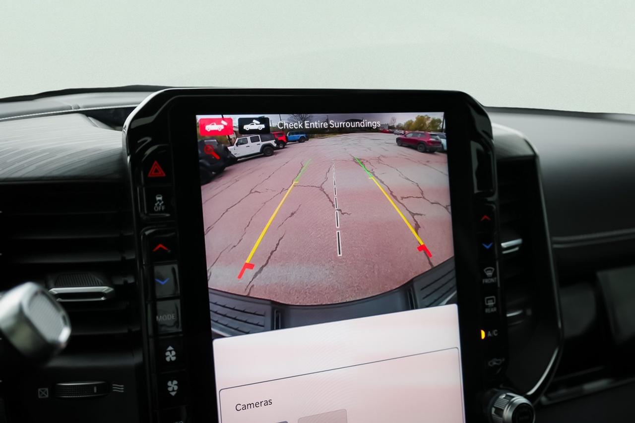 2026 RAM 2500 Cummins Diesel, Leather, Navi, Heated Seats Photo
