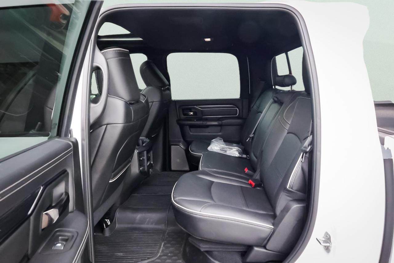 2026 RAM 2500 Cummins Diesel, Leather, Navi, Heated Seats Photo