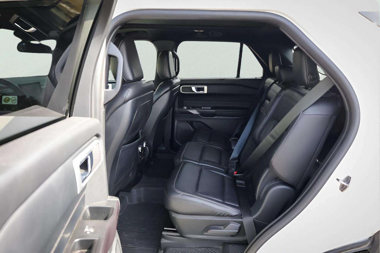 2020 Ford Explorer 7 Passenger, Htd Seats, Blind Spot Monitor Photo