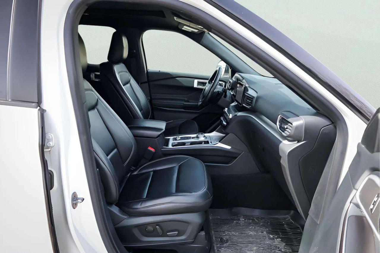 2020 Ford Explorer 7 Passenger, Htd Seats, Blind Spot Monitor Photo
