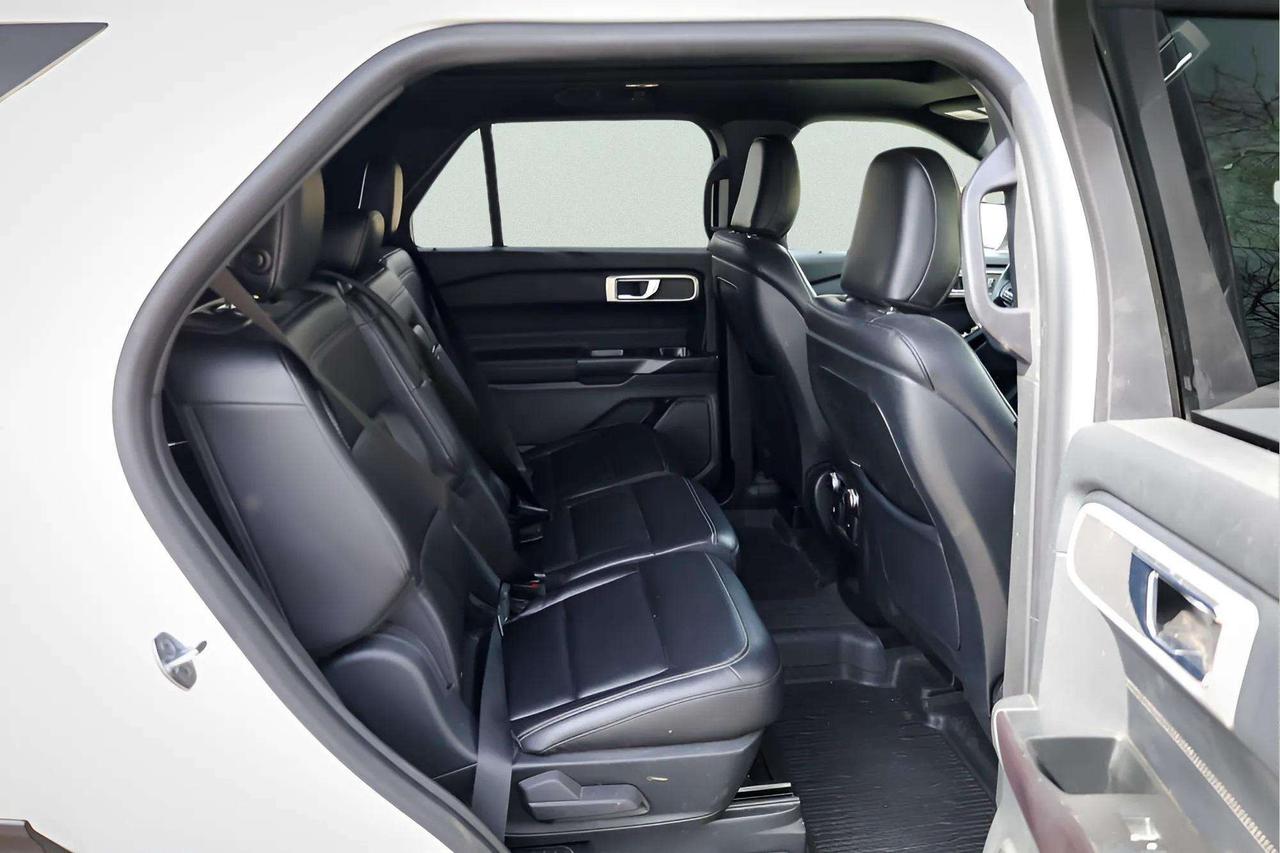 2020 Ford Explorer 7 Passenger, Htd Seats, Blind Spot Monitor Photo