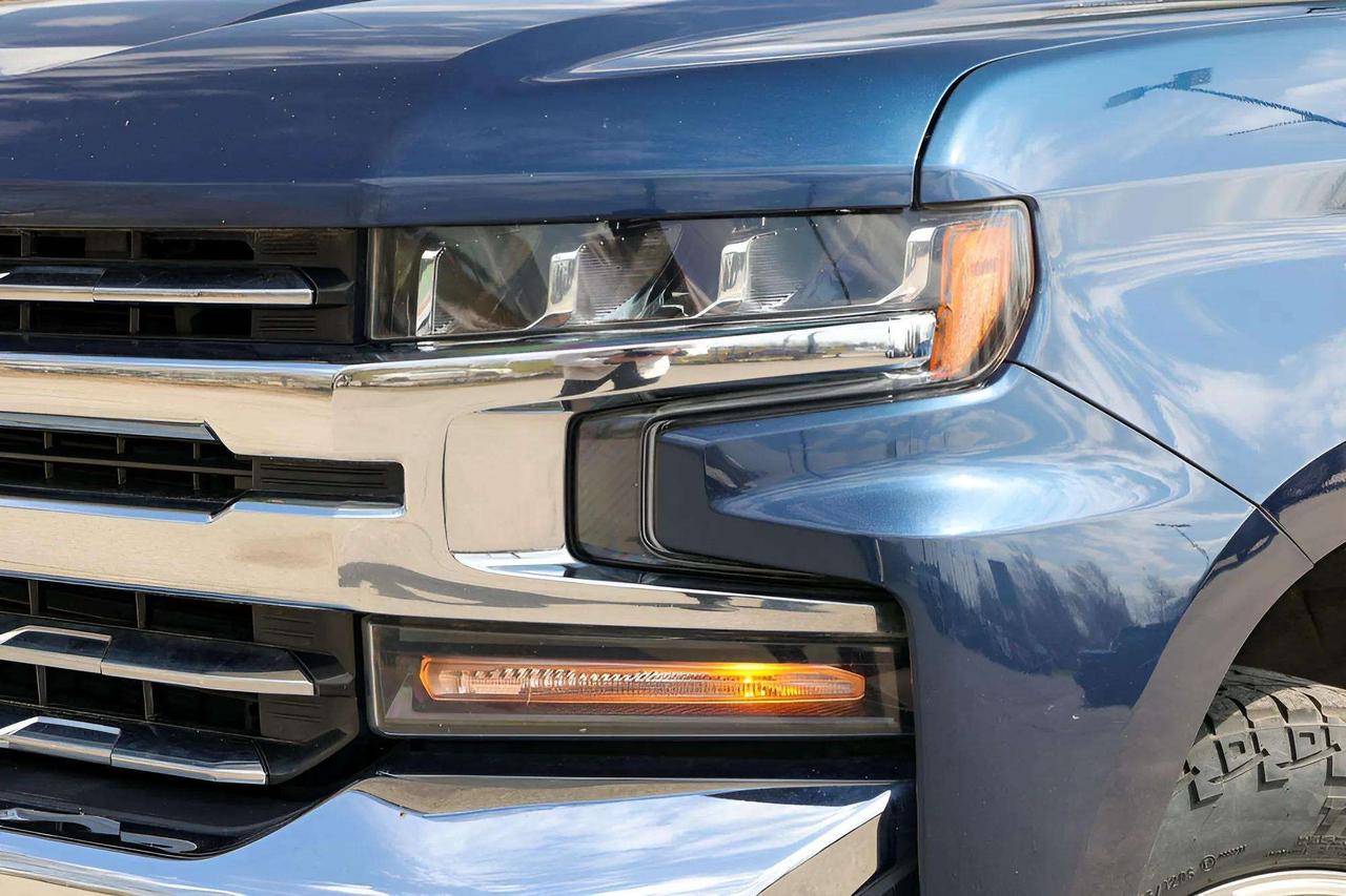 2021 Chevrolet Silverado 1500 Apple Car Play, Htd/Cool Seats Photo