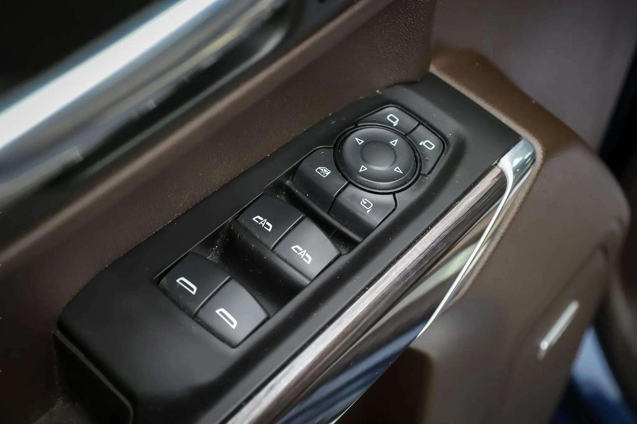 2021 Chevrolet Silverado 1500 Apple Car Play, Htd/Cool Seats Photo