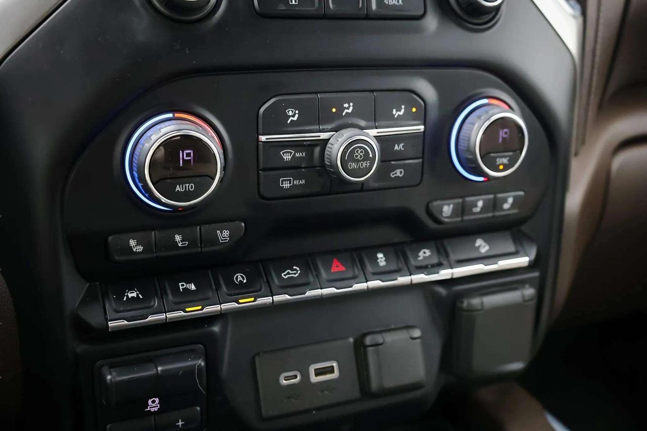 2021 Chevrolet Silverado 1500 Apple Car Play, Htd/Cool Seats Photo