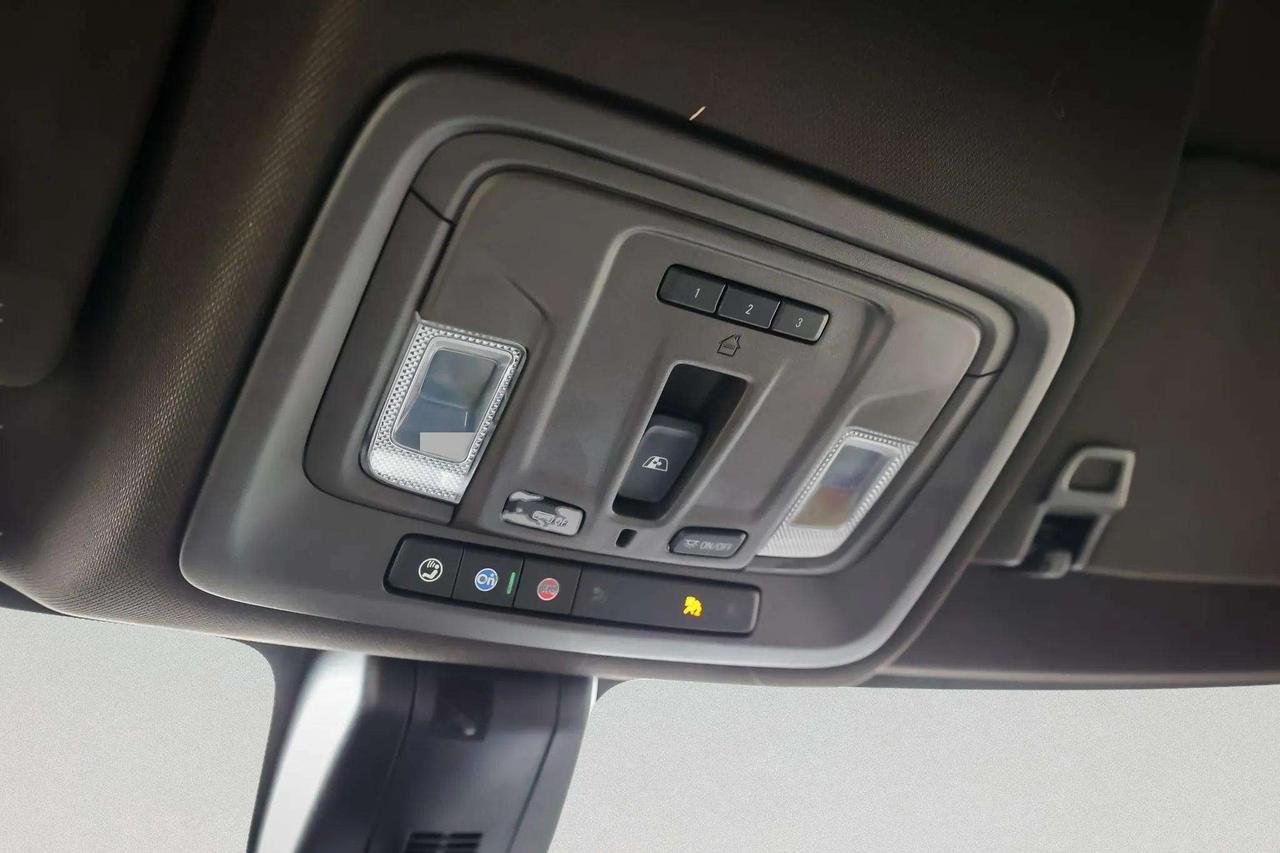2021 Chevrolet Silverado 1500 Apple Car Play, Htd/Cool Seats Photo