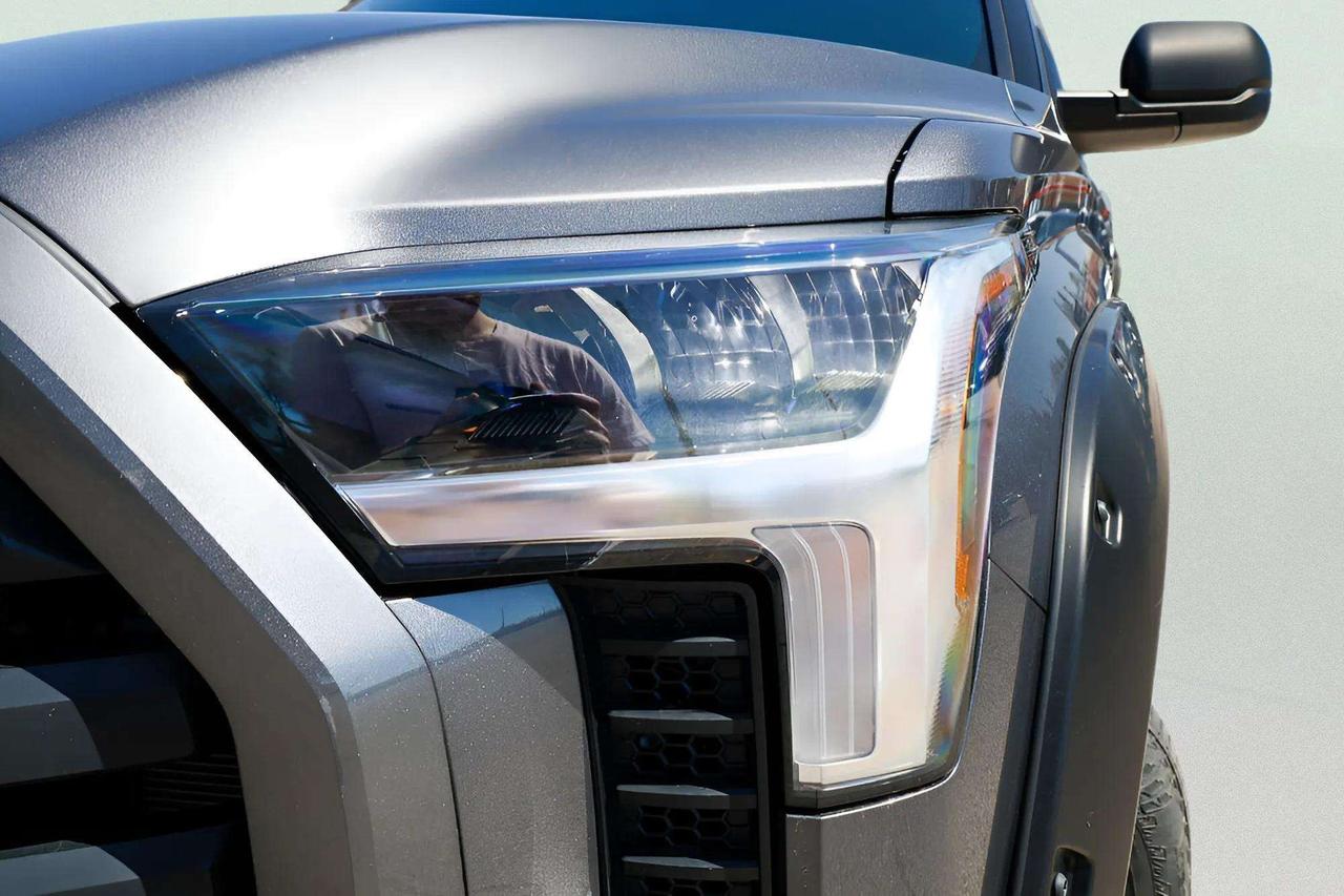 2025 Toyota Tundra : Apple Car Play, Htd Seats, Htd Wheel Photo