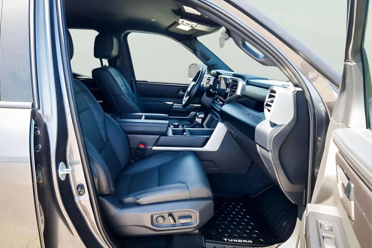 2025 Toyota Tundra : Apple Car Play, Htd Seats, Htd Wheel Photo