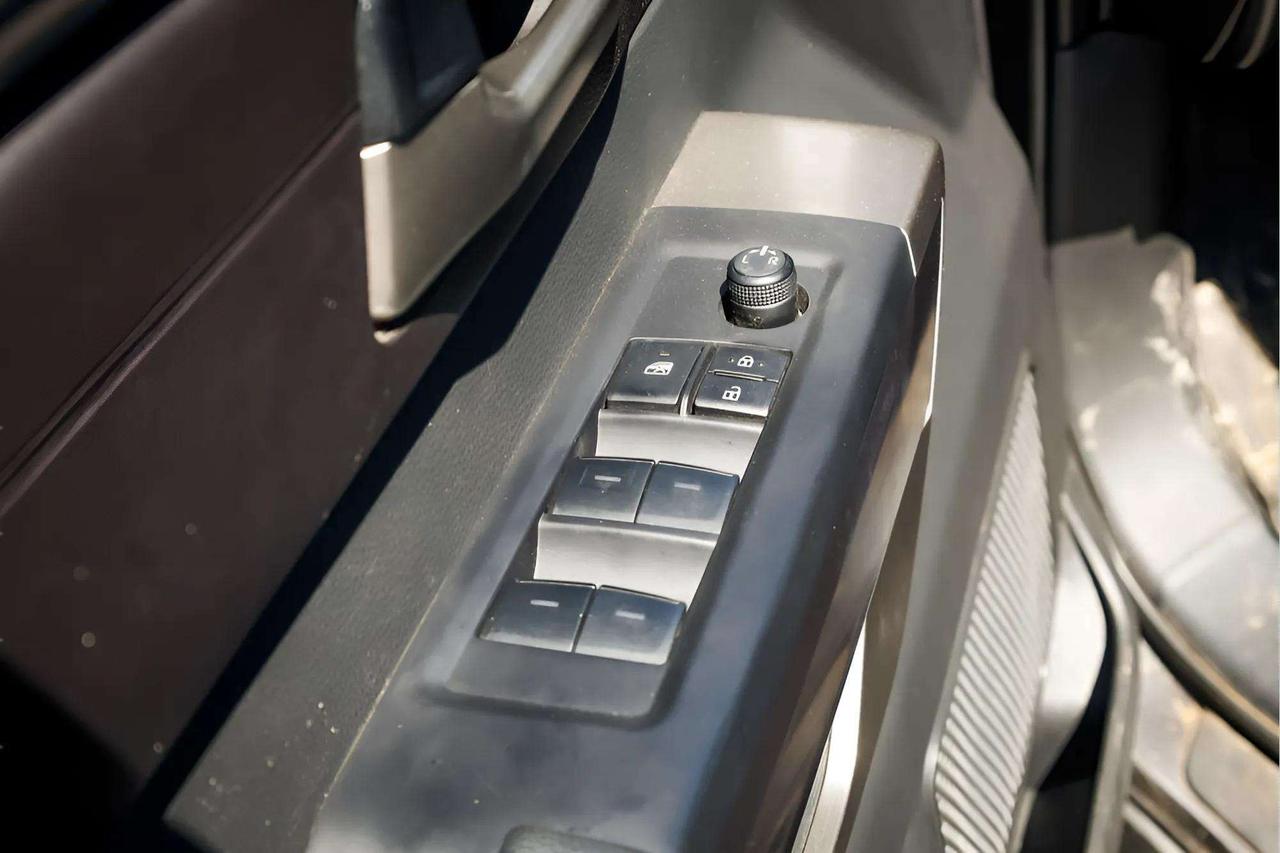 2025 Toyota Tundra : Apple Car Play, Htd Seats, Htd Wheel Photo