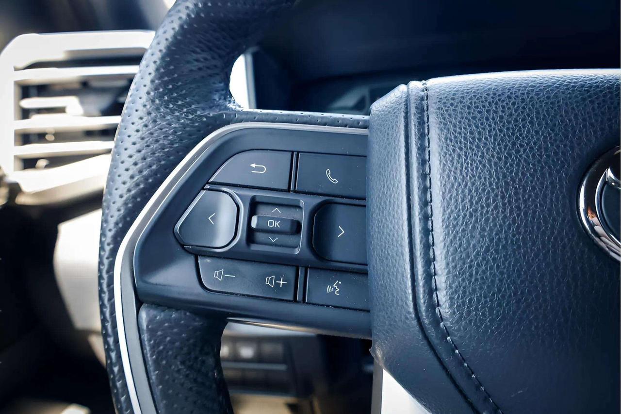 2025 Toyota Tundra : Apple Car Play, Htd Seats, Htd Wheel Photo