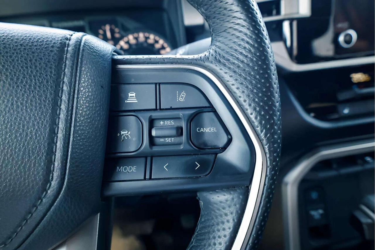 2025 Toyota Tundra : Apple Car Play, Htd Seats, Htd Wheel Photo