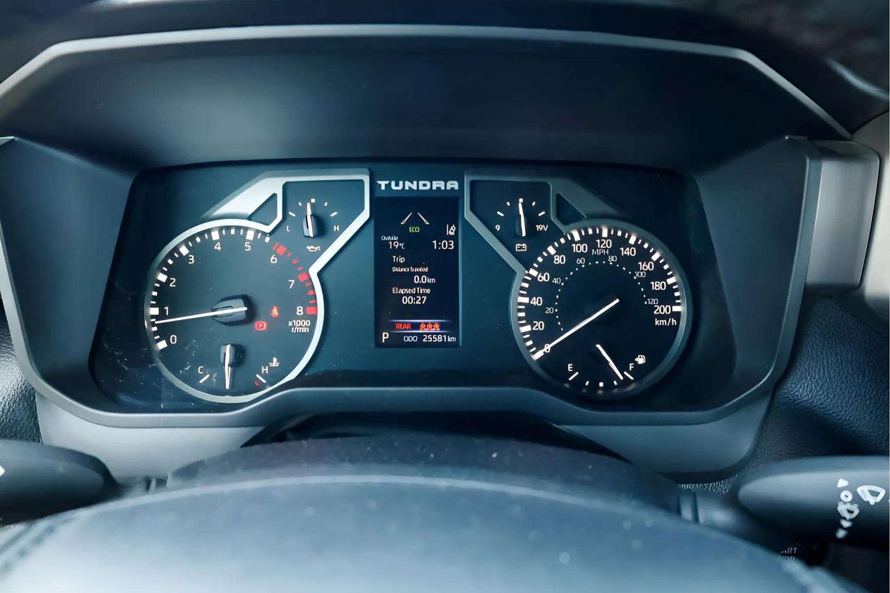 2025 Toyota Tundra : Apple Car Play, Htd Seats, Htd Wheel Photo