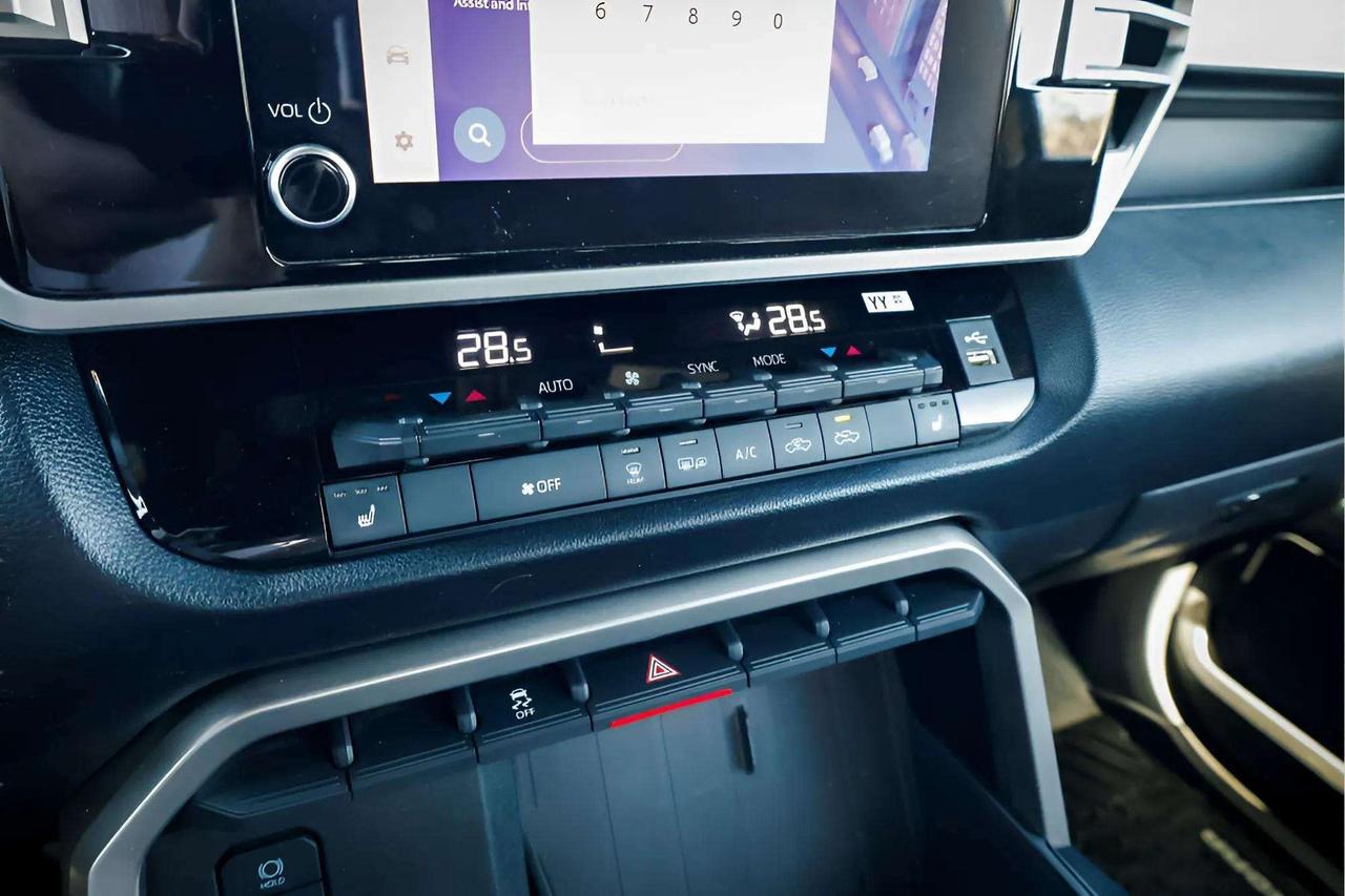 2025 Toyota Tundra : Apple Car Play, Htd Seats, Htd Wheel Photo
