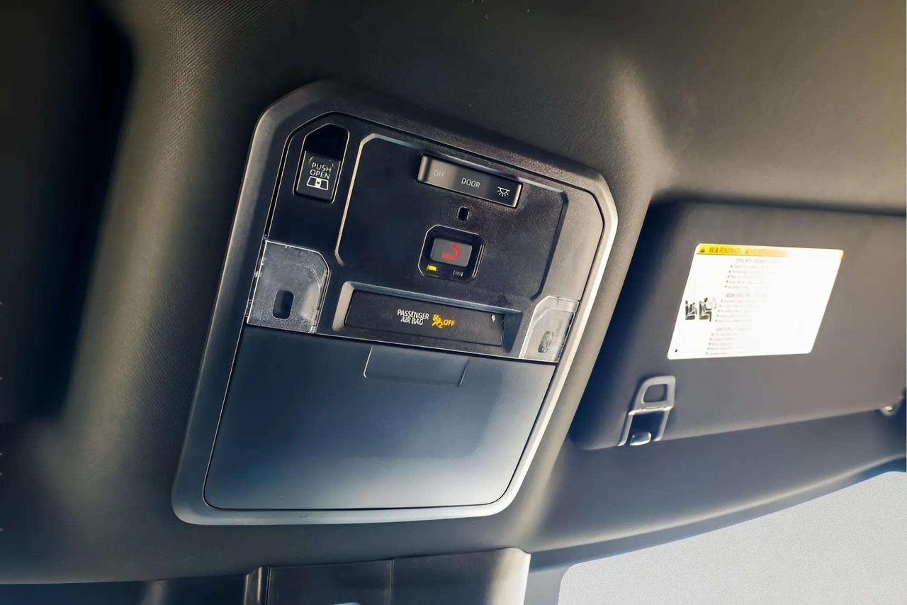 2025 Toyota Tundra : Apple Car Play, Htd Seats, Htd Wheel Photo