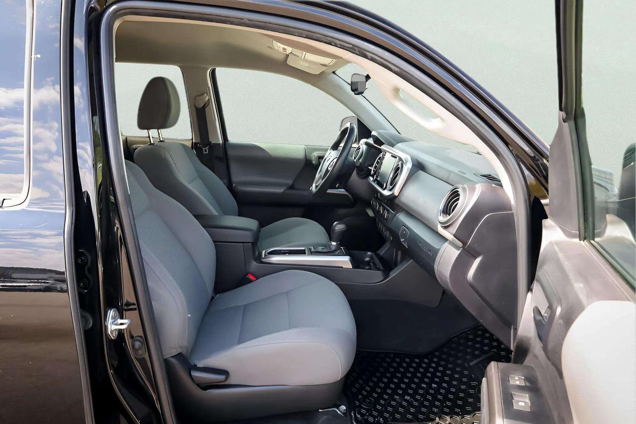 2023 Toyota Tacoma V6 Photo