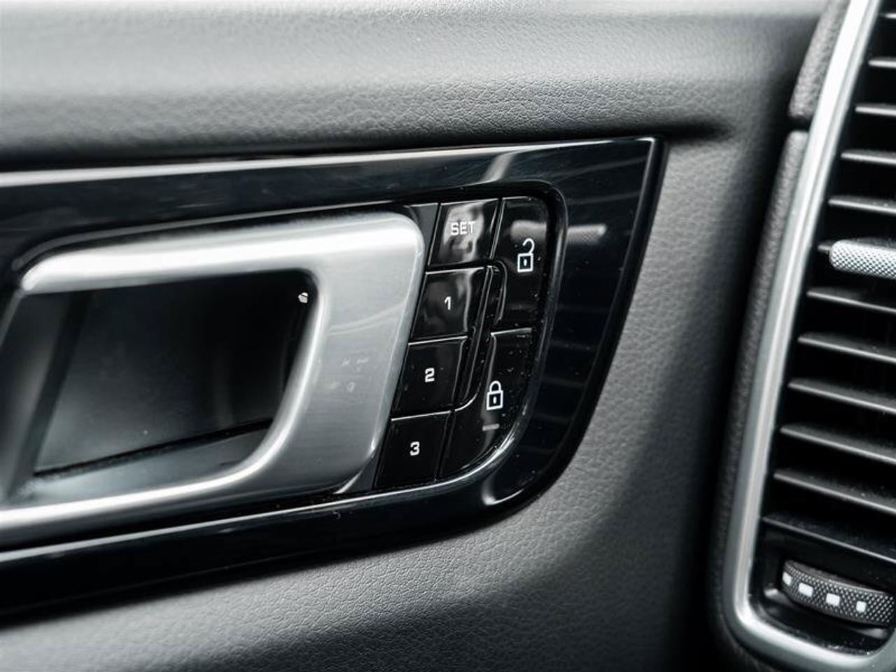 2021 Porsche Cayenne Base Photo