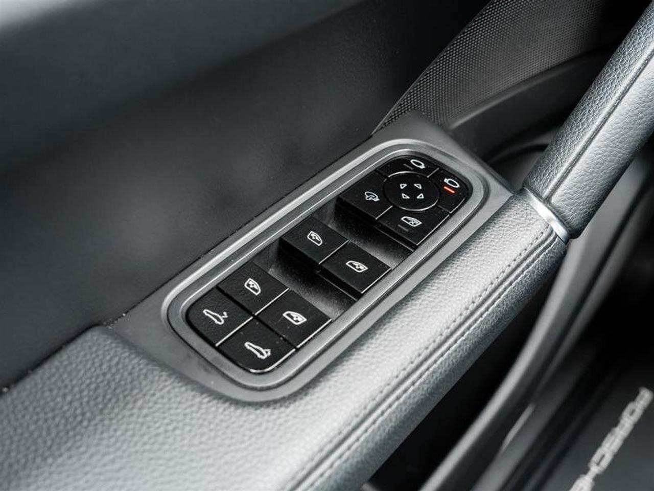 2021 Porsche Cayenne Base Photo