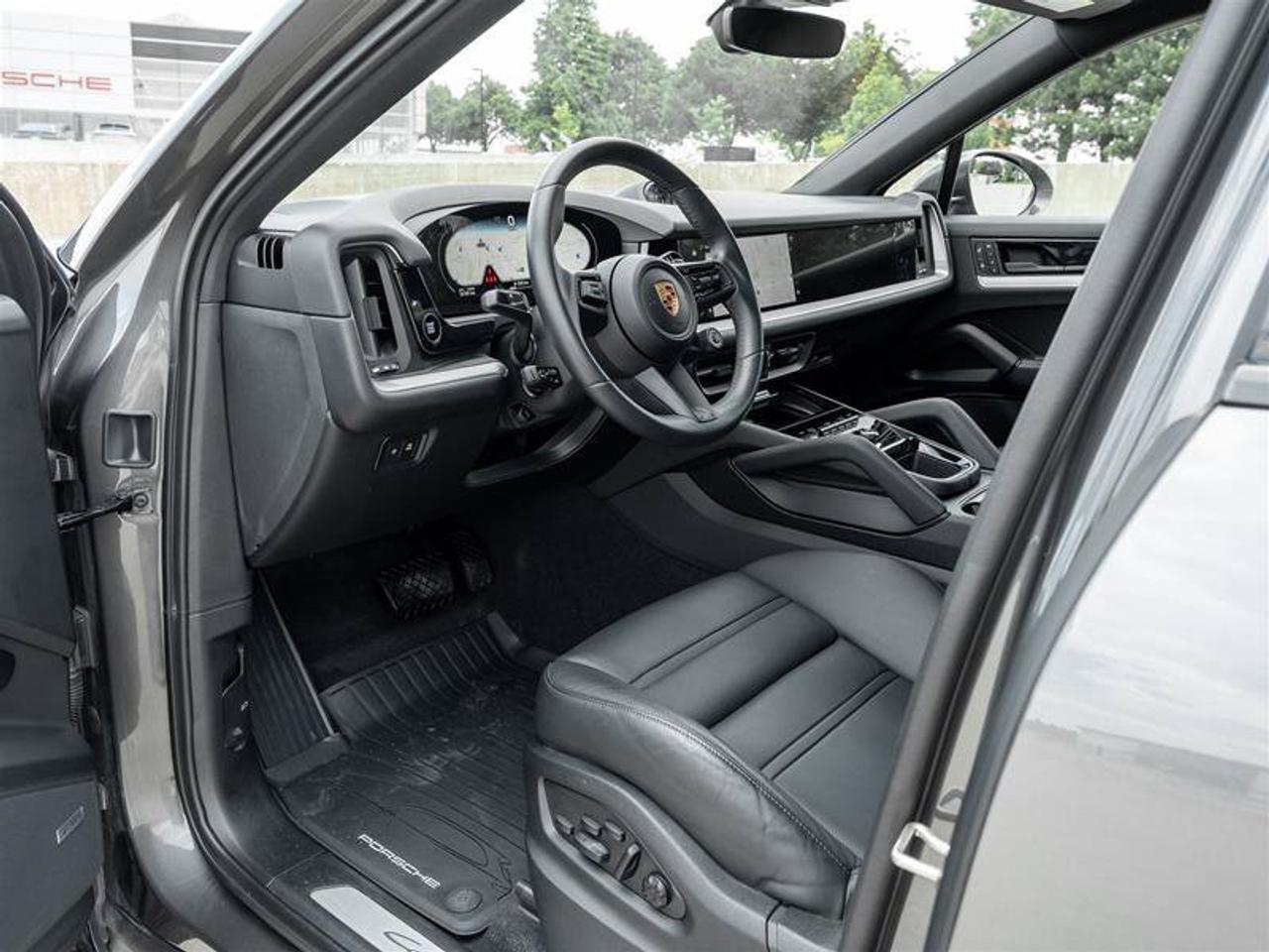 2024 Porsche Cayenne Base Photo