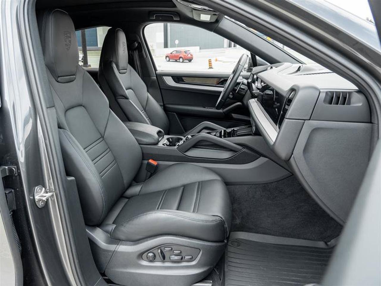 2024 Porsche Cayenne Base Photo