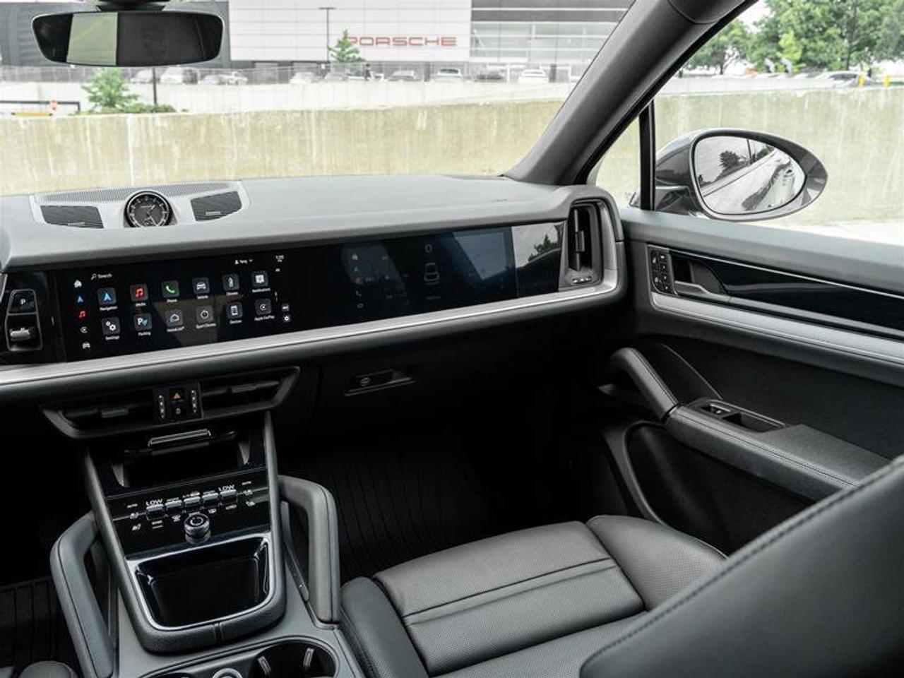 2024 Porsche Cayenne Base Photo