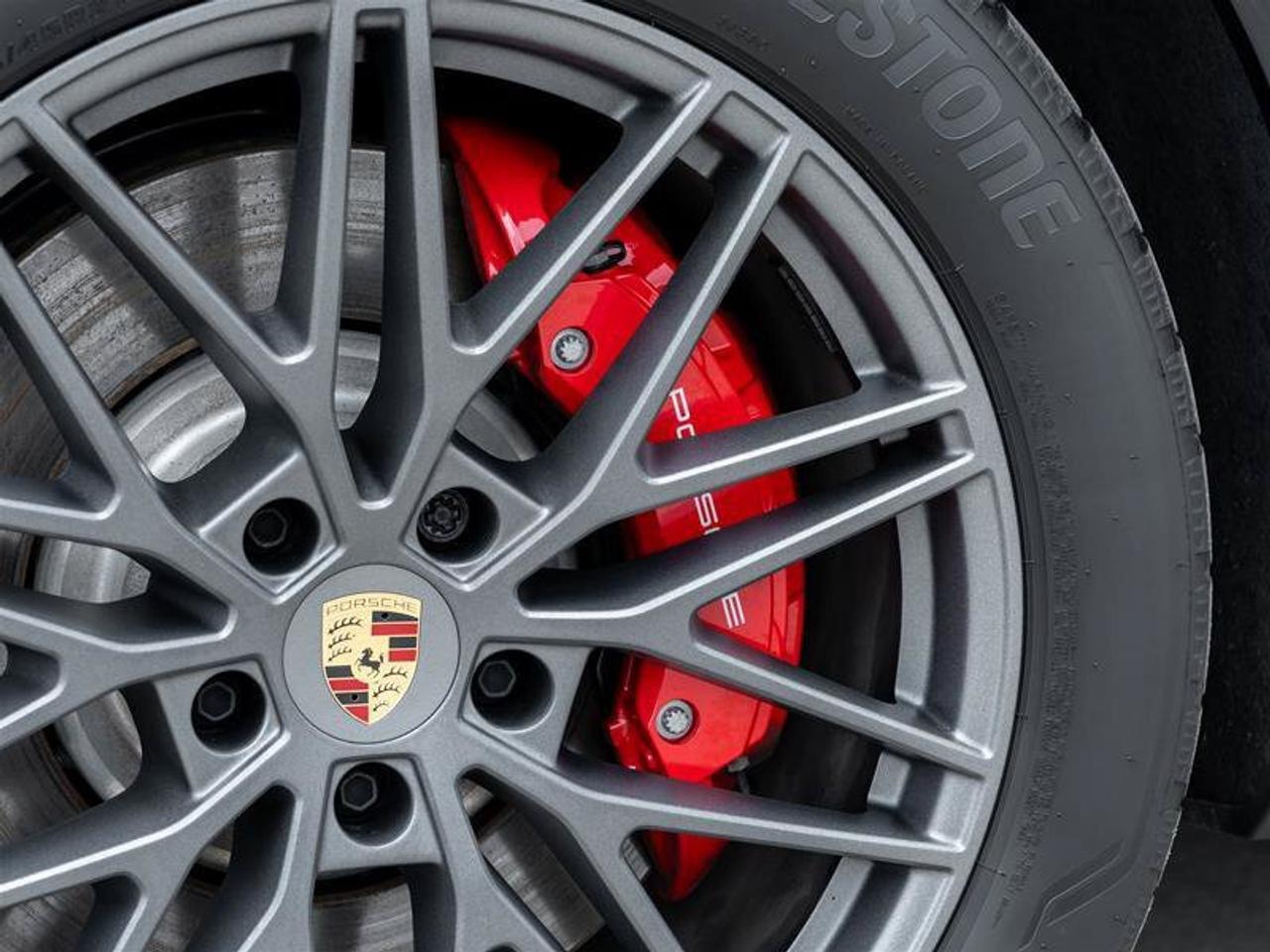 2024 Porsche Cayenne S Photo