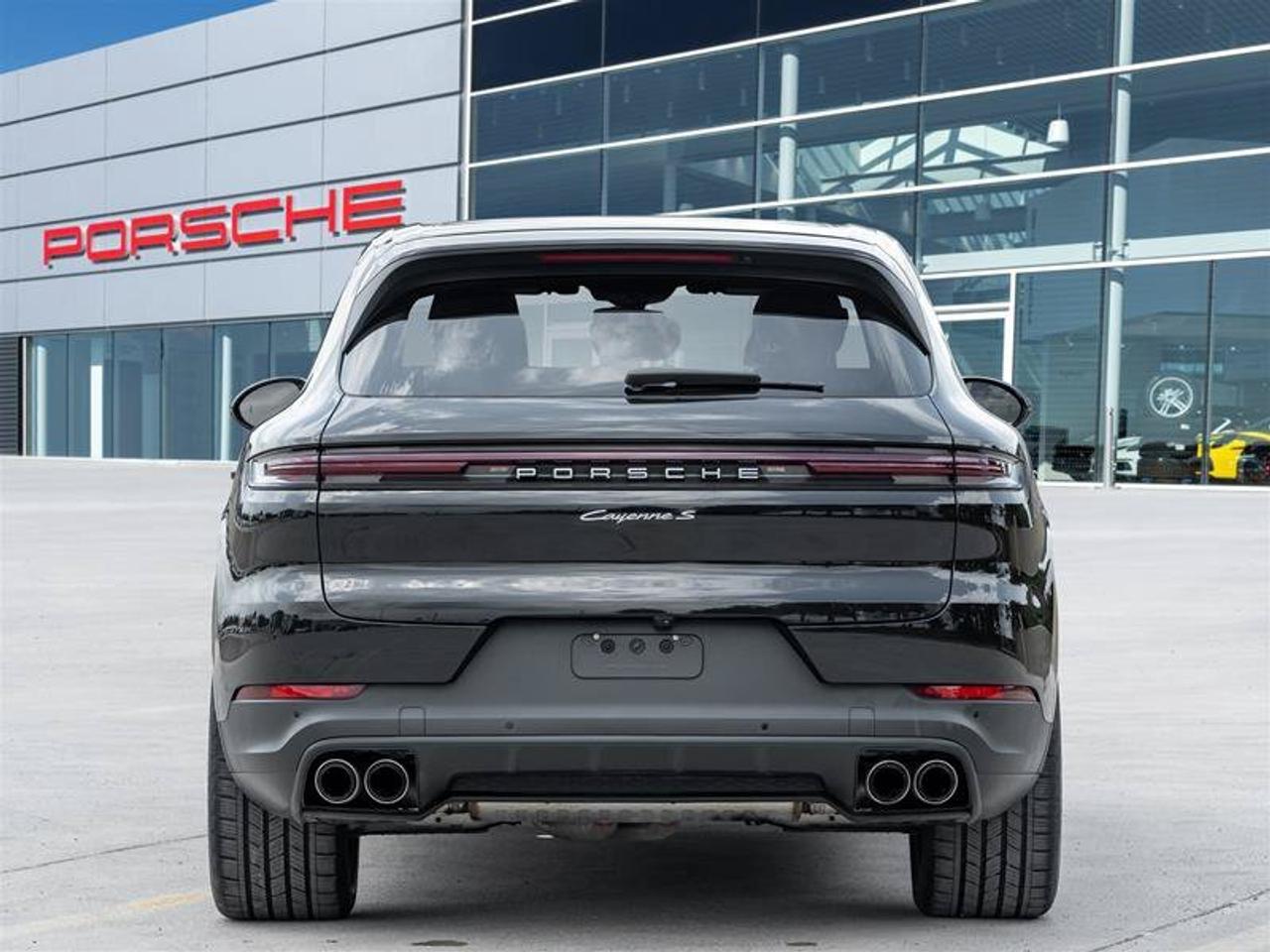 2024 Porsche Cayenne S Photo