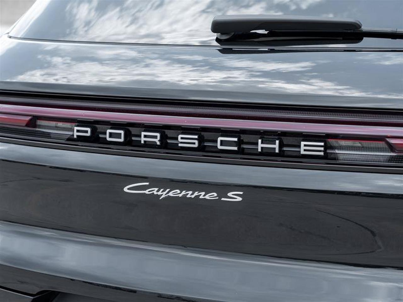 2024 Porsche Cayenne S Photo