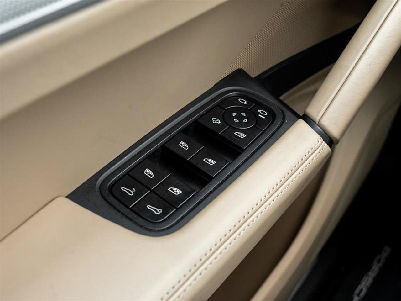 2024 Porsche Cayenne S Photo