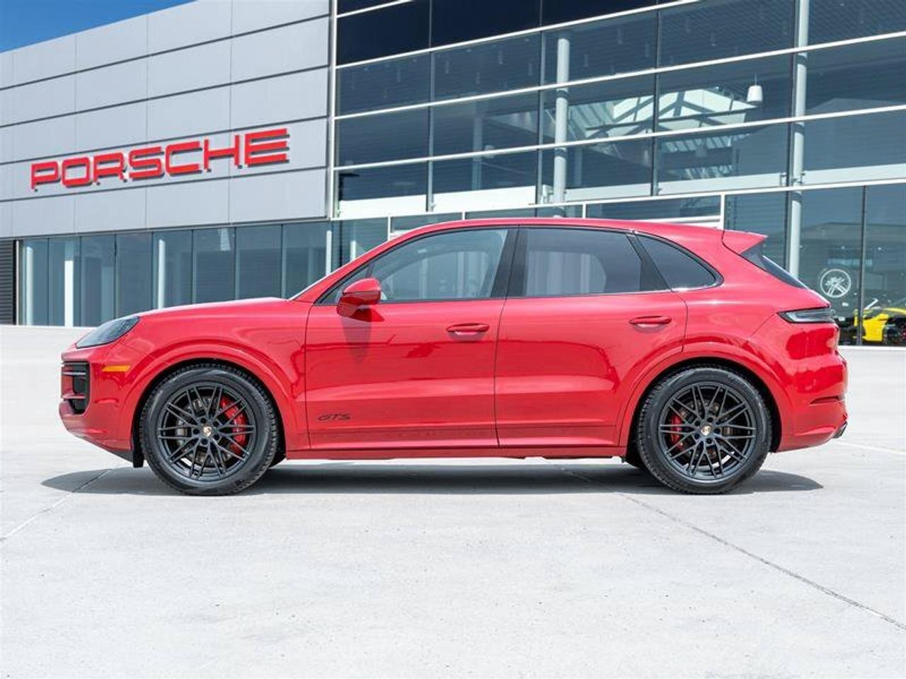 2025 Porsche Cayenne GTS Photo3
