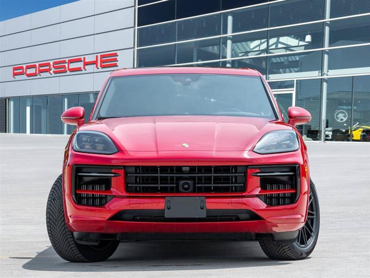 2025 Porsche Cayenne GTS Photo