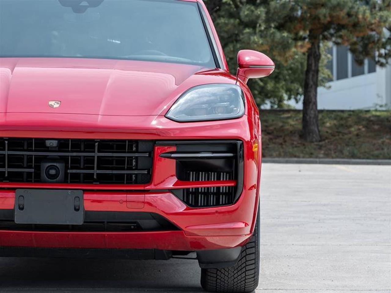 2025 Porsche Cayenne GTS Photo
