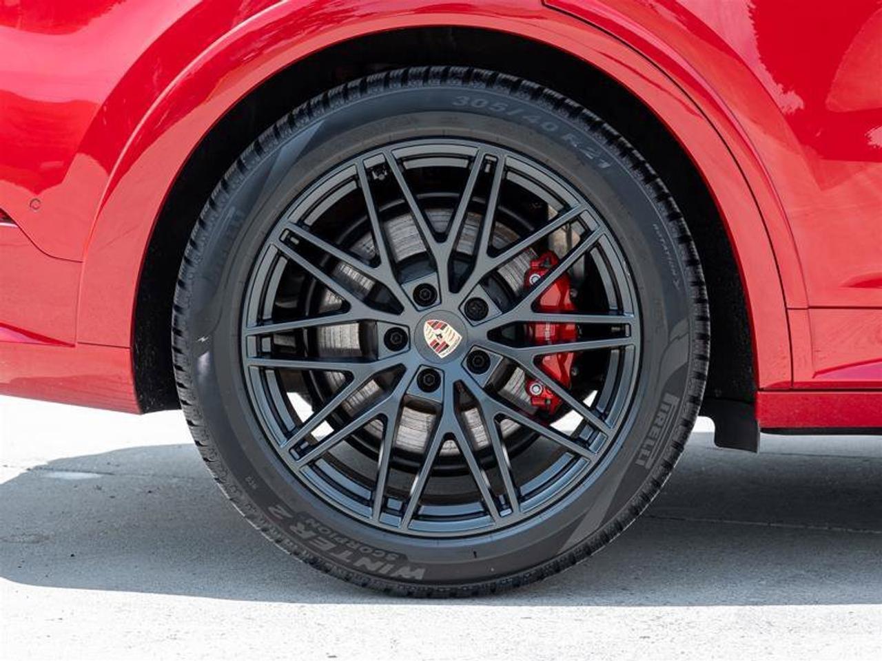 2025 Porsche Cayenne GTS Photo