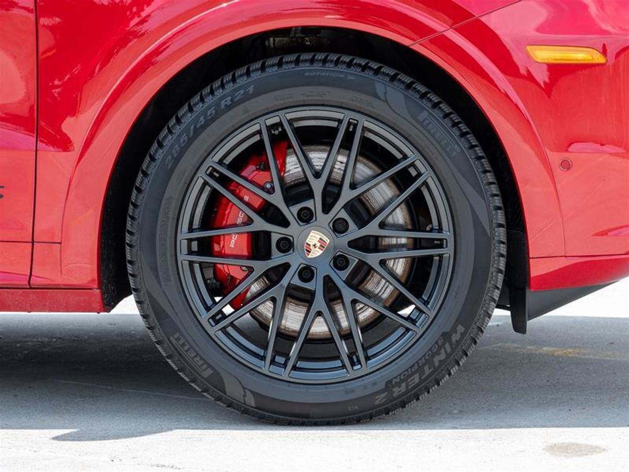 2025 Porsche Cayenne GTS Photo