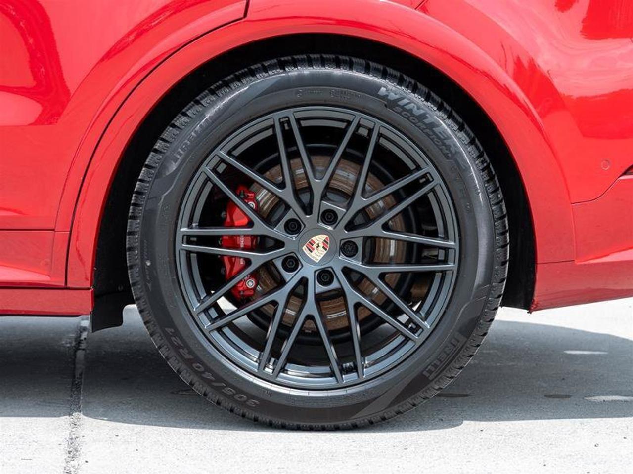 2025 Porsche Cayenne GTS Photo