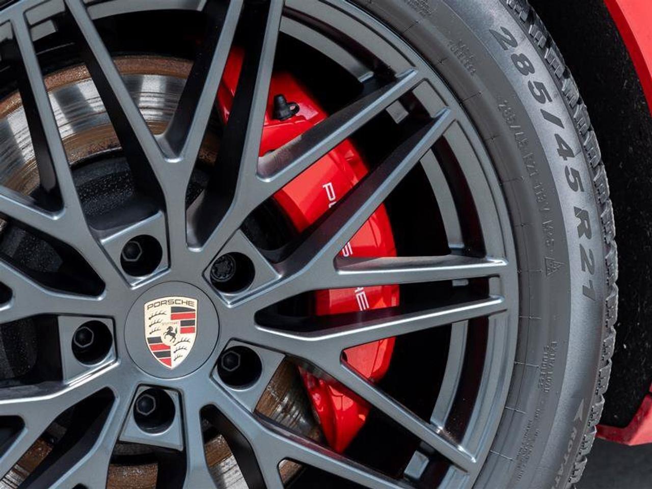 2025 Porsche Cayenne GTS Photo