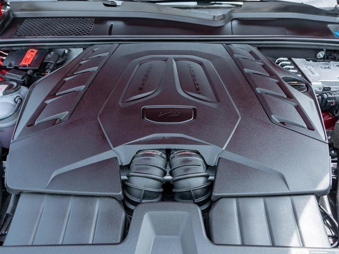 2025 Porsche Cayenne GTS Photo