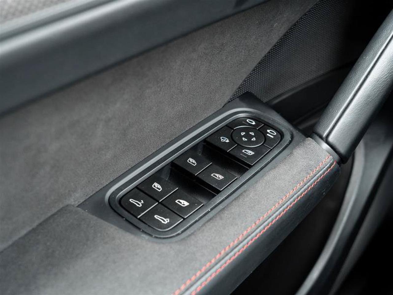 2025 Porsche Cayenne GTS Photo