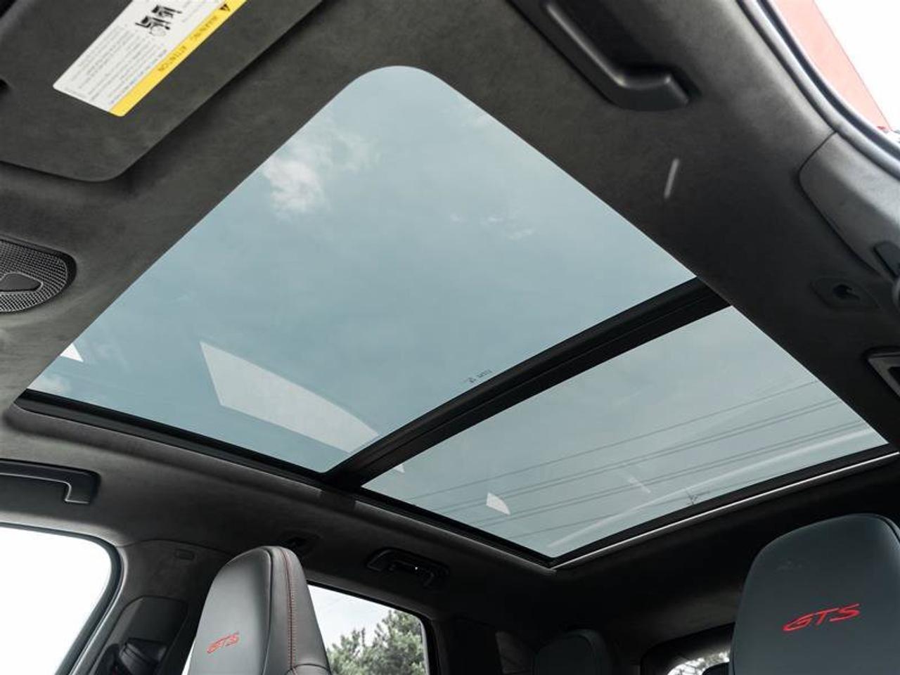 2025 Porsche Cayenne GTS Photo