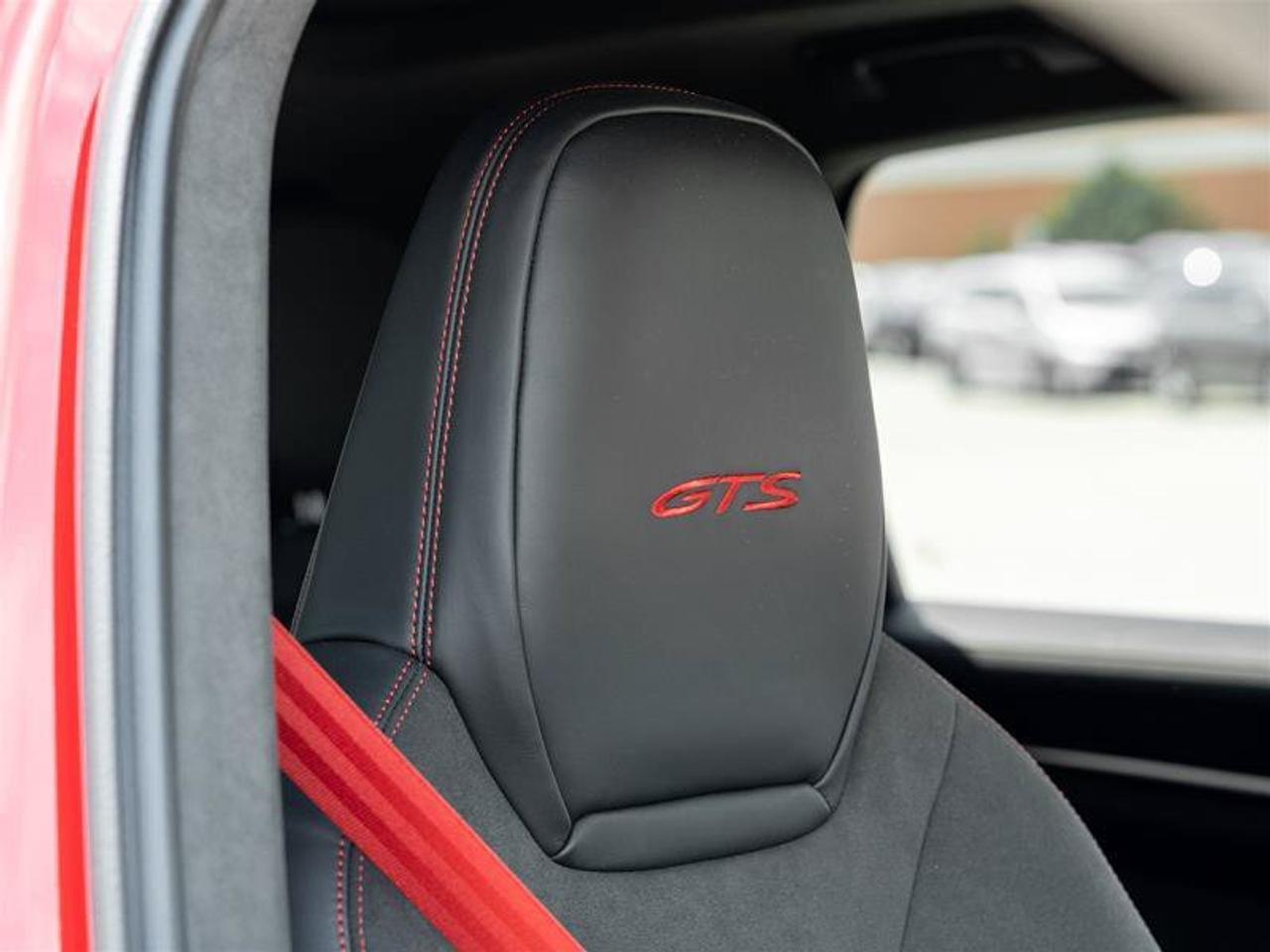 2025 Porsche Cayenne GTS Photo