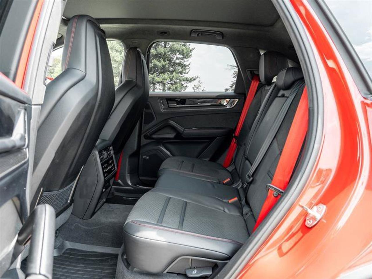 2025 Porsche Cayenne GTS Photo