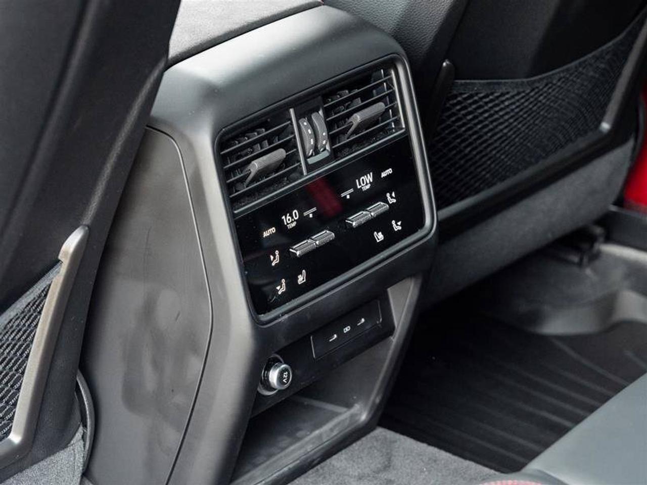 2025 Porsche Cayenne GTS Photo
