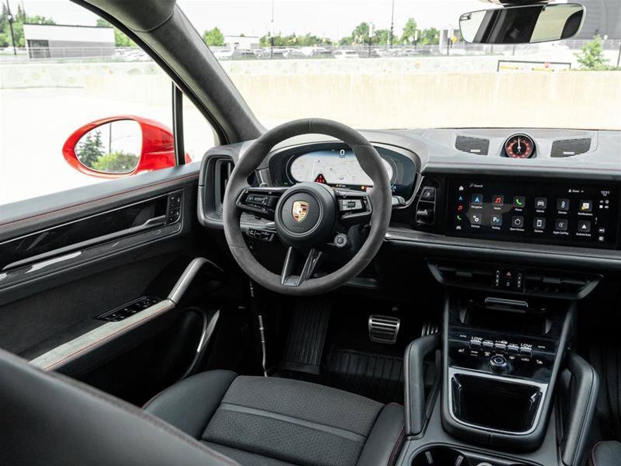 2025 Porsche Cayenne GTS Photo