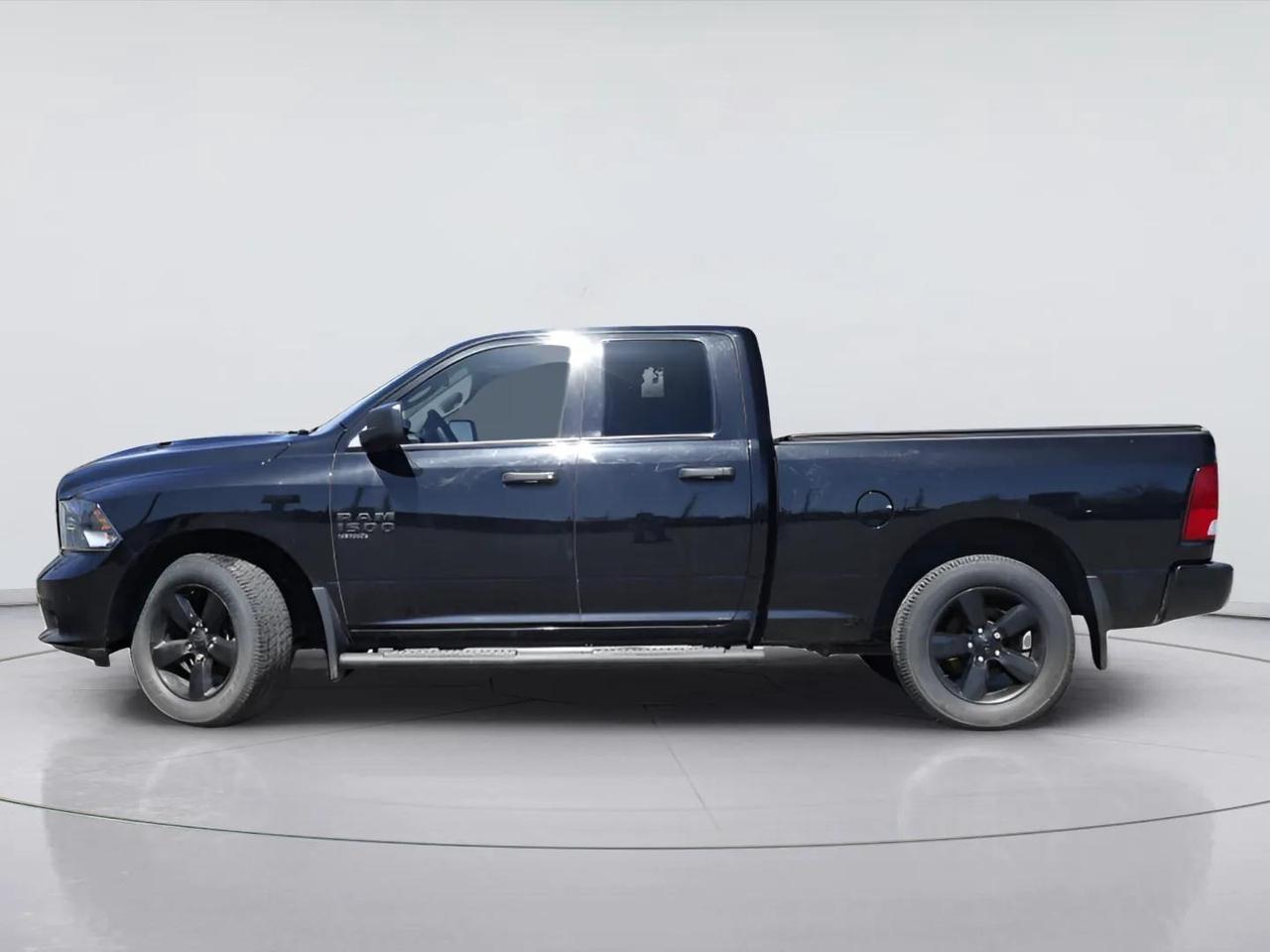 2023 RAM 1500 Classic : Apple Car Play, R.Cam, Night Edition Photo4